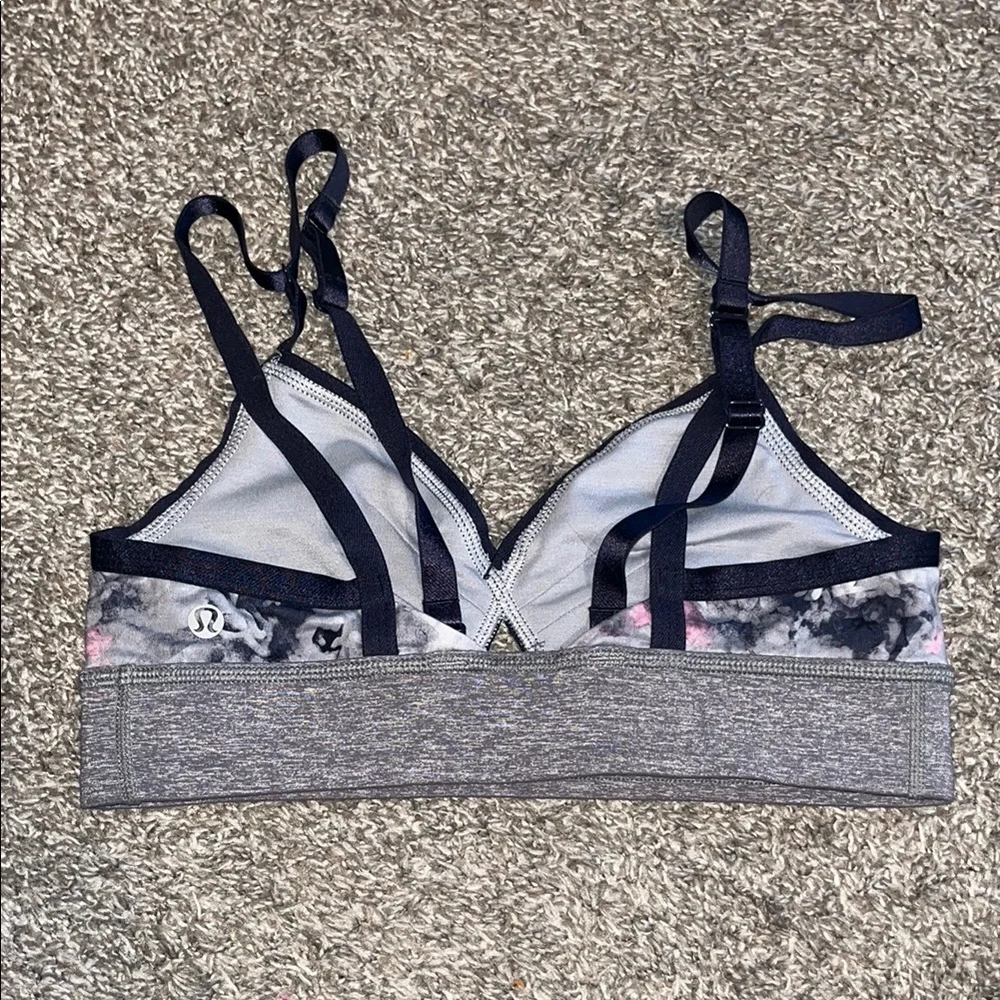 Lululemon 6 Stylish Gray and Black Women's Bra - Picture 2 of 3